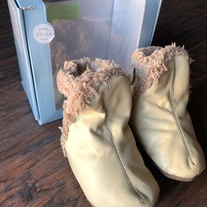 Robeez 12-18m winter boots.